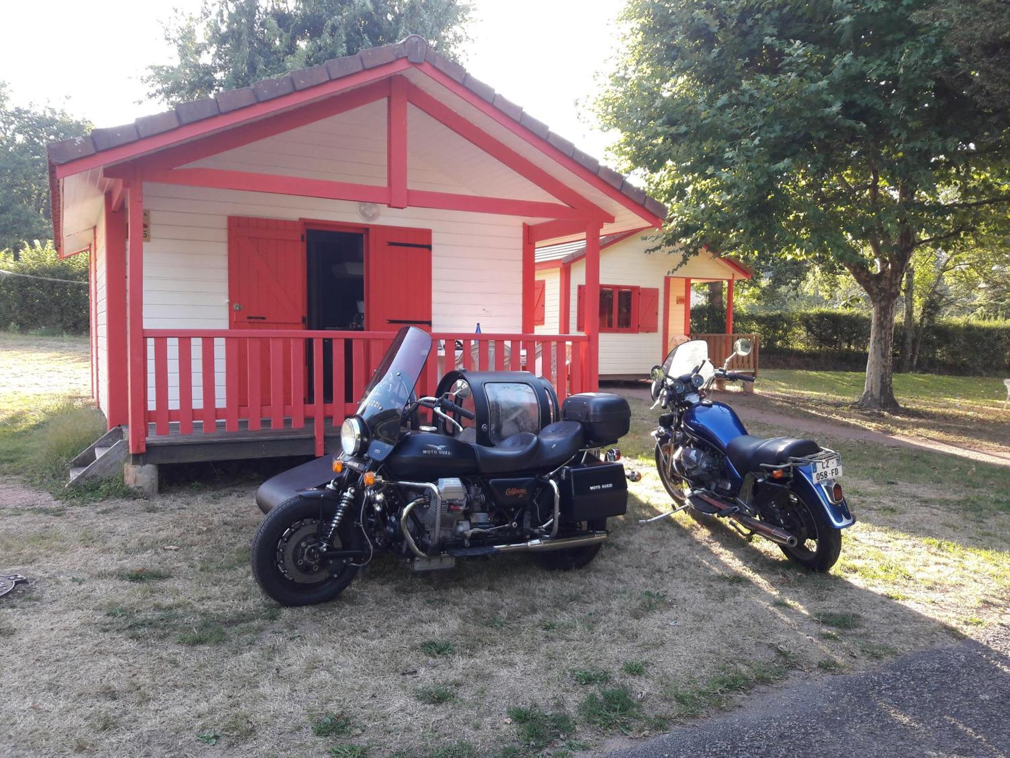 Camping Les Feuilles Chauffailles Exterior photo