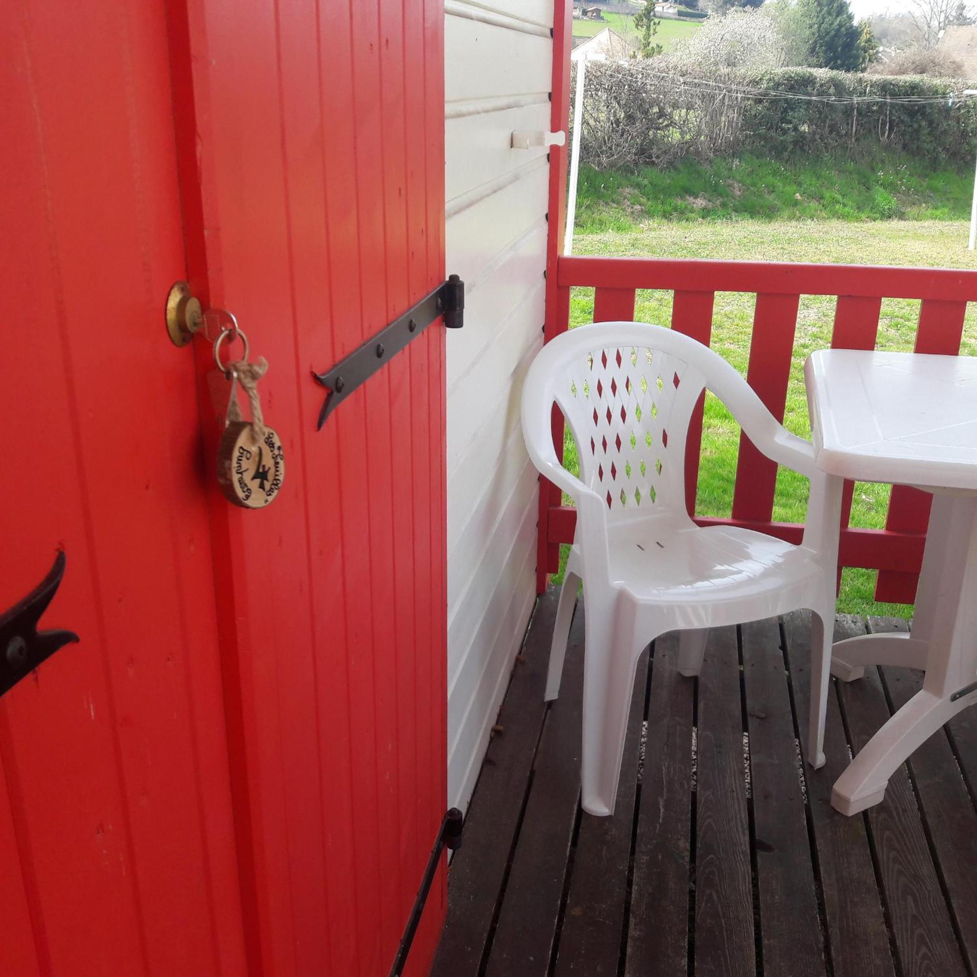 Camping Les Feuilles Chauffailles Exterior photo