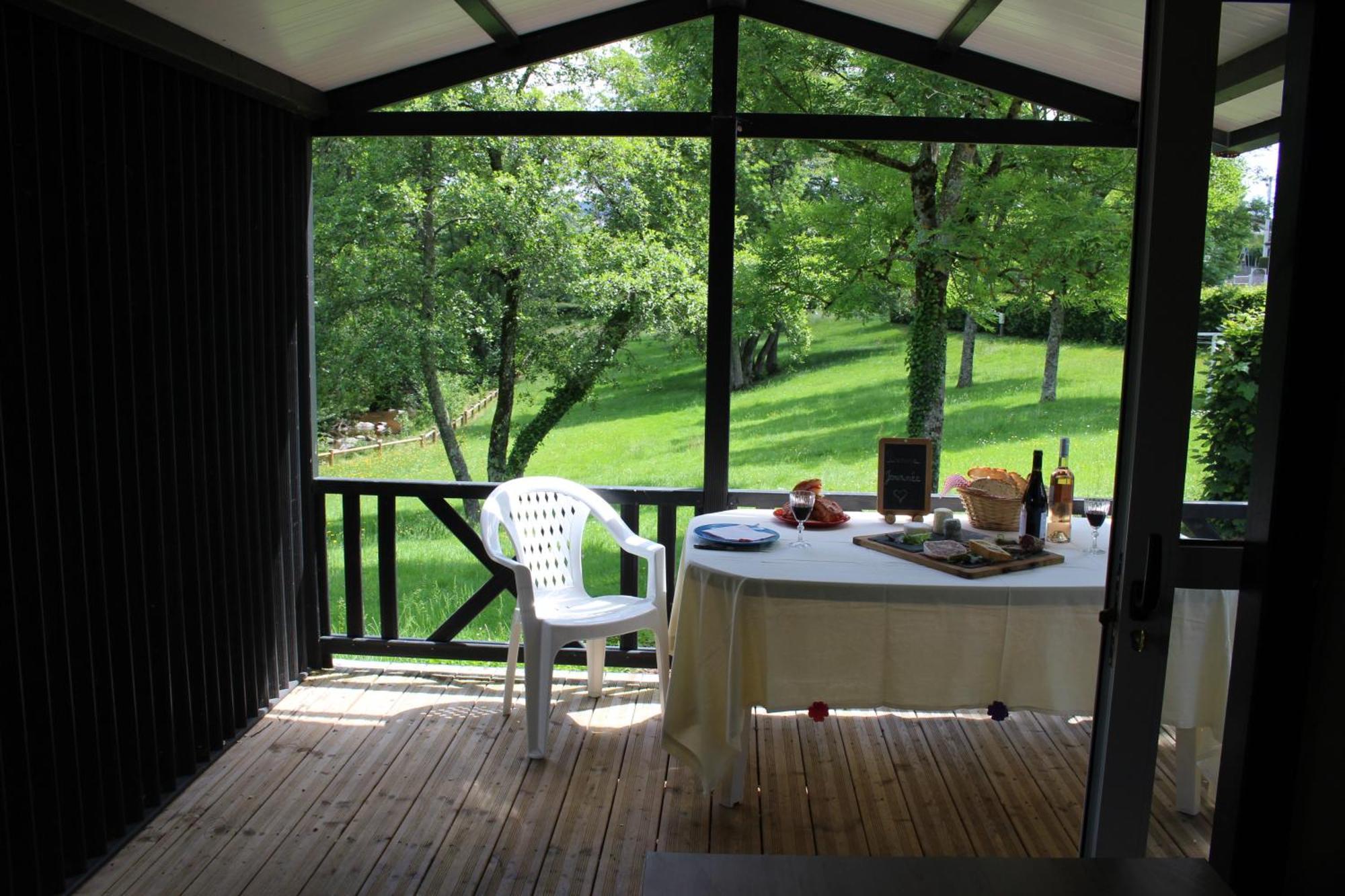 Camping Les Feuilles Chauffailles Exterior photo